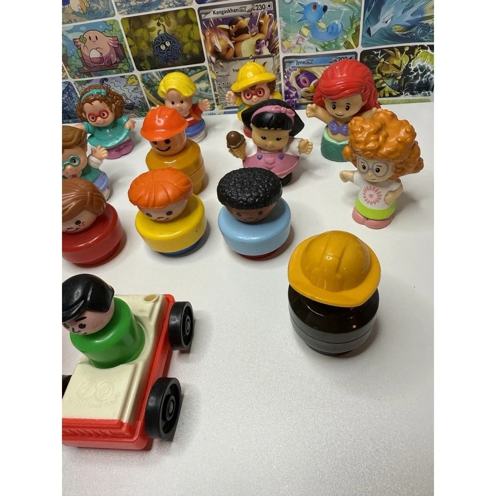 Vintage Fisher-Price Little‎ People Lot Of 16 W/Vehicle Mixed Characters